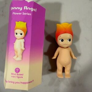 NWT Tulip - Sonny Angel Flower Series Figure